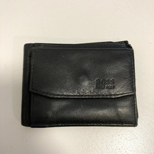 Carteira de couro Hugo Boss masculina preta pequena bi-dobrável tamanho 8x10,5cm clássica pequena comprar usado  Enviando para Brazil