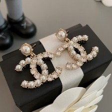 😍Brincos CHANEL meia pérola meio diamante pérola Swarovski CCS com cristal 24C comprar usado  Enviando para Brazil