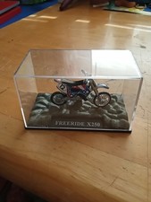 Motocicleta miniatura Freeride X250 em estojo de 4" X 3,75", usado comprar usado  Enviando para Brazil