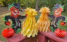 Usado, 1956 Halloween favo de mel papel tecido dobrável espantalho. Beistle, EUA. Conjunto de 2 comprar usado Usado, 1956 Halloween favo de mel papel tecido dobrável espantalho. Beistle, EUA. Conjunto de 2 comprar usado  Enviando para Brazil