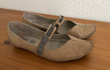 Chaussures plates beige d'occasion  Lapalisse