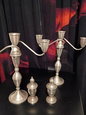 Conjunto Vintage de Candelabros/Sal e Pimenta-Prato de Prata-Elegante Louça Meados do Século comprar usado Conjunto Vintage de Candelabros/Sal e Pimenta-Prato de Prata-Elegante Louça Meados do Século comprar usado  Enviando para Brazil