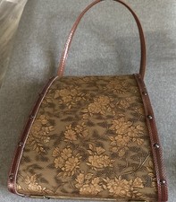 Bolsa de mão vintage anos 60 caixa de madeira floral em relevo marrom forro de veludo, usado comprar usado  Enviando para Brazil