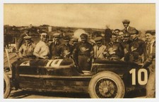 Usado, Piloti Alfa Romeo accanto a vettura da corsa n. 10 (Anni ’30) comprar usado  Enviando para Brazil