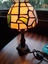 Usado, Abajur de mesa de cabeceira estilo Tiffany vintage com flor azul - formato de vitral.  comprar usado  Enviando para Brazil