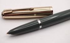 EXCELENTE CANETA-TINTEIRO PARKER 51 CINZA MARINHO/DOURADO INSÍGNIA BONÉ, década de 1950 comprar usado  Enviando para Brazil