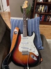 American fender stratocaster d'occasion  Expédié en Belgium