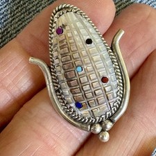 Zuni Ear Corn Pendant Pin Carved Abalone 1 3/8" Turquoise Signed L comprar usado Zuni Ear Corn Pendant Pin Carved Abalone 1 3/8" Turquoise Signed L comprar usado  Enviando para Brazil