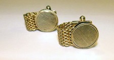 Abotoaduras design central placa lisa tom dourado com pulseira de malha (4M) comprar usado  Enviando para Brazil