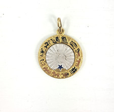 Medalla De Astrología Con Signos Zodiaco Grabados Y Una Molinete Giratorio, usado comprar usado  Enviando para Brazil