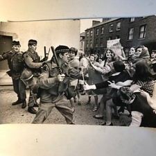 Fotos de imprensa vintage por Brian Aris Belfast IRA Ulster Irlanda do Norte comprar usado  Enviando para Brazil