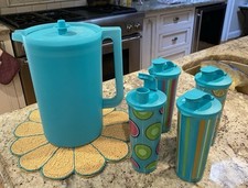 Jarro Tupperware raro 5 qt turquesa com tapete e 4 xícaras com tampas que abrem. comprar usado  Enviando para Brazil