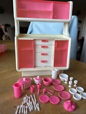 Armário de porcelana vintage 1978 Barbie Dream Furniture Collection jantar buffet rosa comprar usado  Enviando para Brazil