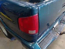 Lanterna traseira do driver com tinta preta ao redor da lente compatível com 94-03 S10/S15/SONOMA 235078 comprar usado  Enviando para Brazil