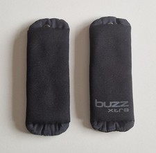 Quinny Buzz Czarne paski na uprzęże x 2 z logo Buzz - Darmowa przesyłka na sprzedaż  Wysyłka do Poland