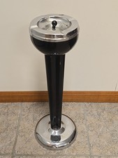 Cinzeiro poltrona vintage década de 1970 preto cromado metal art déco 20" comprar usado Cinzeiro poltrona vintage década de 1970 preto cromado metal art déco 20" comprar usado  Enviando para Brazil