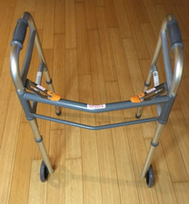 Usado, Andador dobrável RHYTHM HEALTH DOIS BOTÕES COM RODAS 300LB P1305 comprar usado  Enviando para Brazil