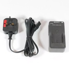 Carregador de bateria Sony BC-V615 genuíno para Sony NP-F330 F970 F960 F550 comprar usado Carregador de bateria Sony BC-V615 genuíno para Sony NP-F330 F970 F960 F550 comprar usado  Enviando para Brazil