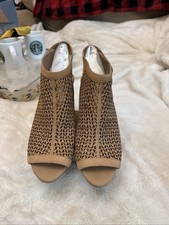 Vince camuto dastana for sale  Farmville