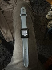 Apple Watch Series 3 42mm estojo de alumínio com pulseira esportiva - cinza espacial/preto comprar usado  Enviando para Brazil
