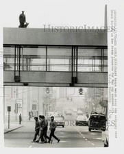 1970 Press Photo Guard vigia no topo da passarela em New Haven, Connecticut comprar usado  Enviando para Brazil
