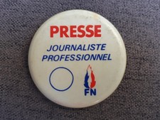 Badge front national d'occasion  Les Lilas