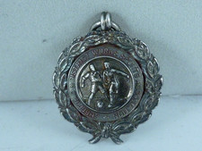 Medalha Fob de Prata Temporada 1948/49 - Associação Esportiva de Trabalhos Sheffield & District comprar usado Medalha Fob de Prata Temporada 1948/49 - Associação Esportiva de Trabalhos Sheffield & District comprar usado  Enviando para Brazil