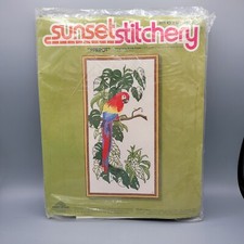 Sunset stitchery parrot d'occasion  Expédié en Belgium