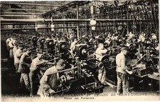 Cpa manufacture. armes d'occasion  Expédié en Belgium