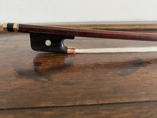 Arco de violoncelo alemão montado em ouro de boa qualidade por volta de 1950 comprar usado  Enviando para Brazil