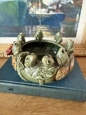 Usado, Vintage Estilo Majólica 8 Sapos Sentados em Lilly Pad Tigela Plantador Esmalte Cerâmico comprar usado  Enviando para Brazil
