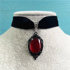 Collana girocollo gotica usato  Italia