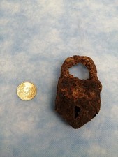 Lucchetto antico corroso usato  Messina