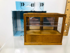Vitrine de loja para casa de bonecas nogueira 4" ~ MINIATURAS QUADRADAS DA CIDADE 1:12 NOS caixa vintage comprar usado Vitrine de loja para casa de bonecas nogueira 4" ~ MINIATURAS QUADRADAS DA CIDADE 1:12 NOS caixa vintage comprar usado  Enviando para Brazil