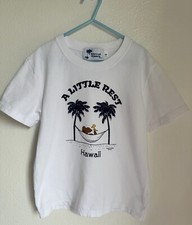 Camiseta Surfs Up Peanuts Tanned Snoopy Havaí Little Rest Kids tamanho 8-10 (140), usado comprar usado  Enviando para Brazil
