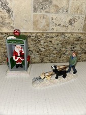 Kohls St Nicholas Square Christmas Village Papai Noel em cabine telefônica e passeador de cachorro, usado comprar usado  Enviando para Brazil