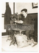 Shoemaker shoemaker old d'occasion  Expédié en Belgium
