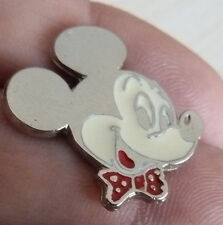 Beau pin disney d'occasion  Charbonnières-les-Varennes
