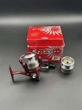 Carretel giratório Daiwa Fuego 2500 - com caixa e carretel extra comprar usado  Enviando para Brazil