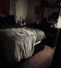 Bedroom set queen for sale  Warner Robins