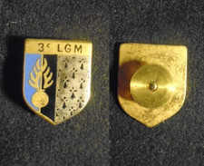 Insigne militaire écu d'occasion  Meung-sur-Loire