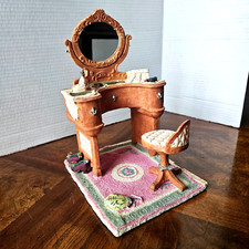 Vaidade e cadeira e tapete vintage em miniatura vitoriana de resina, casa de bonecas e acessórios. comprar usado  Enviando para Brazil
