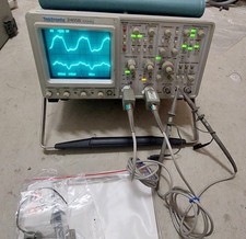 Osciloscopio tektronix 2465b usato  Spedire a Italy