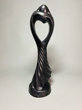 Statue lovers embrace for sale  Spring Hill