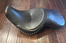 Assento de motocicleta Harley Davidson 2007 DYNAGLIDE SEAT NUNCA USADO comprar usado  Enviando para Brazil