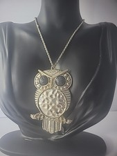 Colar vintage tom prata pingente coruja pedra preta declaração joia fantasia comprar usado Colar vintage tom prata pingente coruja pedra preta declaração joia fantasia comprar usado  Enviando para Brazil
