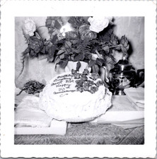 Foto instantânea vintage cena de mesa estranha incomum bolo de aniversário PH1794 comprar usado Foto instantânea vintage cena de mesa estranha incomum bolo de aniversário PH1794 comprar usado  Enviando para Brazil