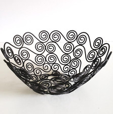 Usado, Tigela de frutas/cesta de vegetais de metal com design de arte redemoinho 10" comprar usado  Enviando para Brazil