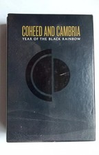 Coheed and Cambria - Conjunto de Romance/Caixa de Capa Dura Ano do Arco-íris Negro  comprar usado Coheed and Cambria - Conjunto de Romance/Caixa de Capa Dura Ano do Arco-íris Negro  comprar usado  Enviando para Brazil