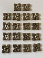 Usado, Azulejos de metal bronze branco folha florida 1,25”, lote de 18 azulejos estúdio bronzework comprar usado  Enviando para Brazil